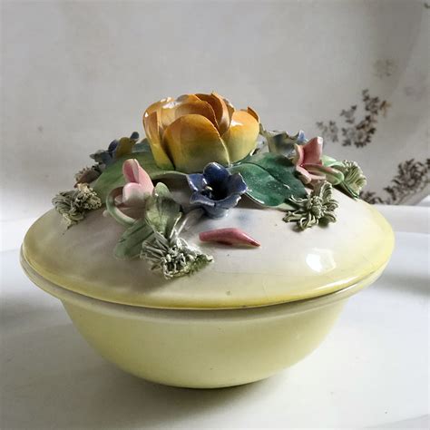 1960s Cherub Bowl Capodimonte Italy Pink White 18cm Wide. . Capodimonte bowl with lid